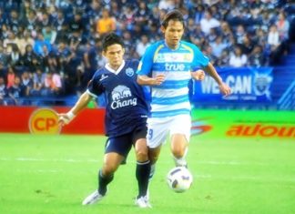 Pattaya United go on the attack during their match against Buriram PEA FC at the ‘Thunder Castle’ stadium in Buriram, Sunday, August 21. (Photo/Ariyawat Nuamsawat)